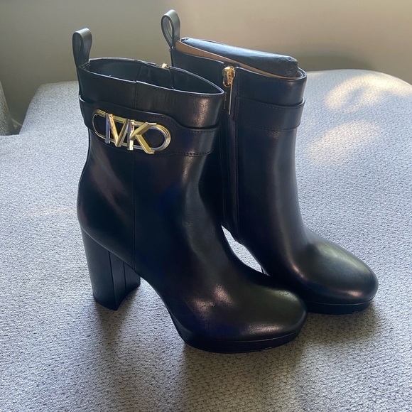 Michael Kors Women's Black Leather Parker Platform Bootie Boots 4" Heel 10M New! - Picture 1 of 10